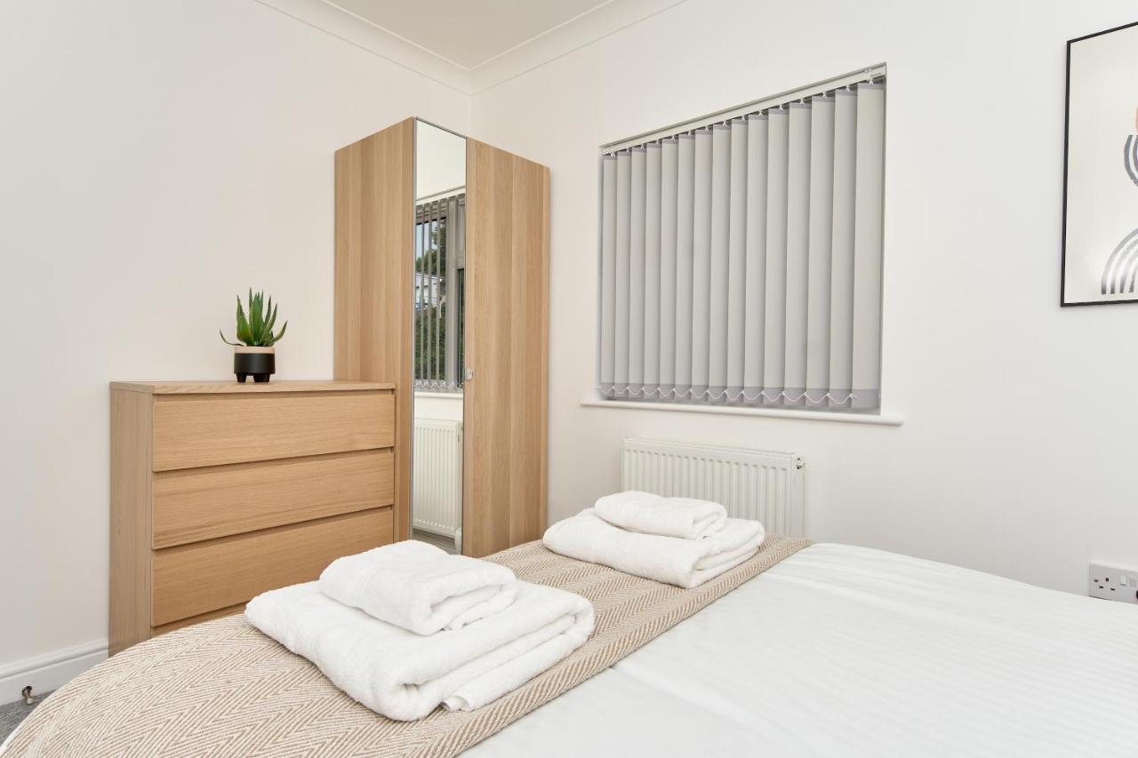 Beautiful 3 Bed Apartment In Bonchurch - Nr Ventnor - Large Outside Terrace & Parking - Dog Friendly - The Perfect Choice For Couples, Friends, Families - 5 Mins To Beach Экстерьер фото
