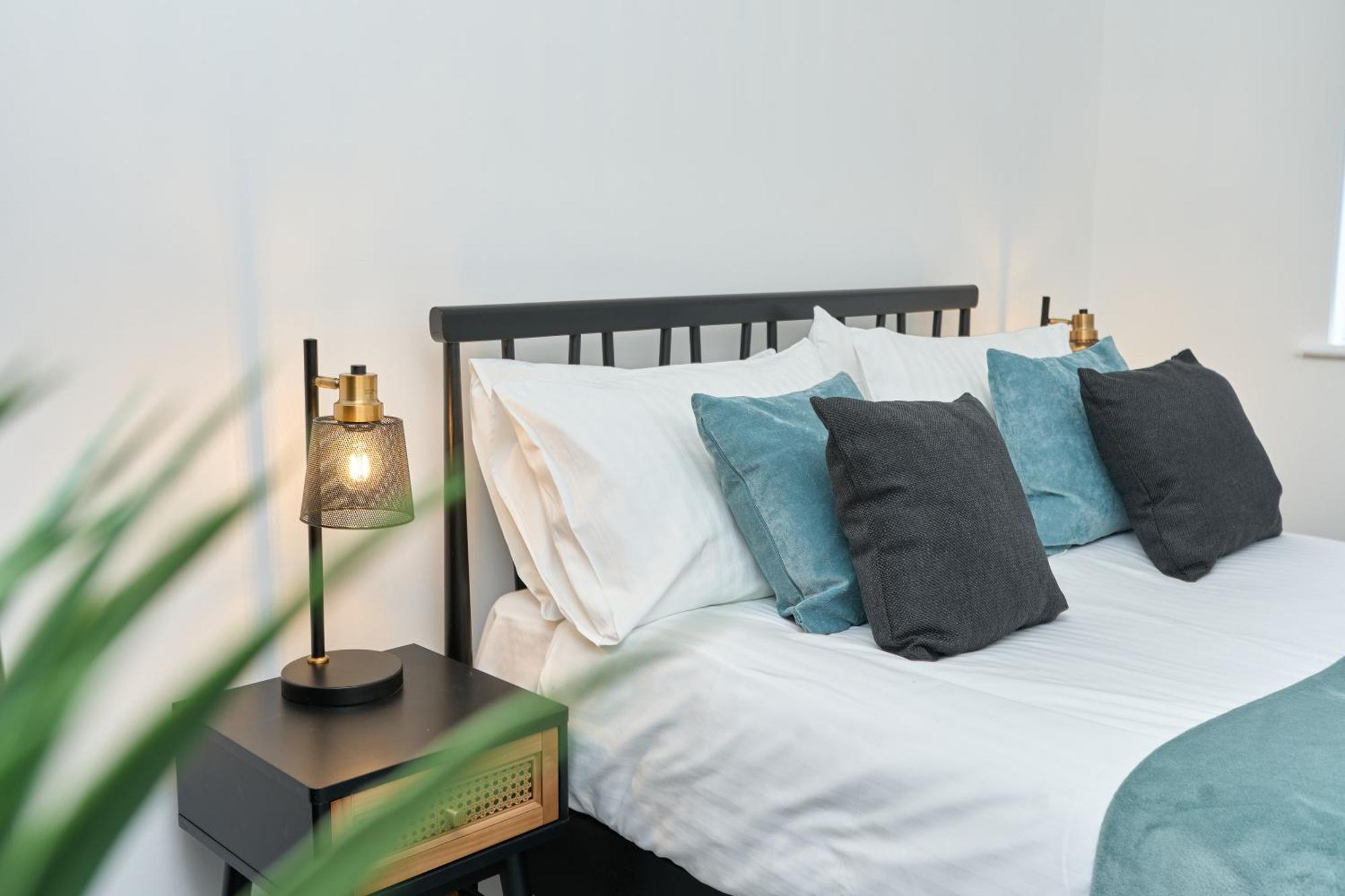 Beautiful 3 Bed Apartment In Bonchurch - Nr Ventnor - Large Outside Terrace & Parking - Dog Friendly - The Perfect Choice For Couples, Friends, Families - 5 Mins To Beach Экстерьер фото