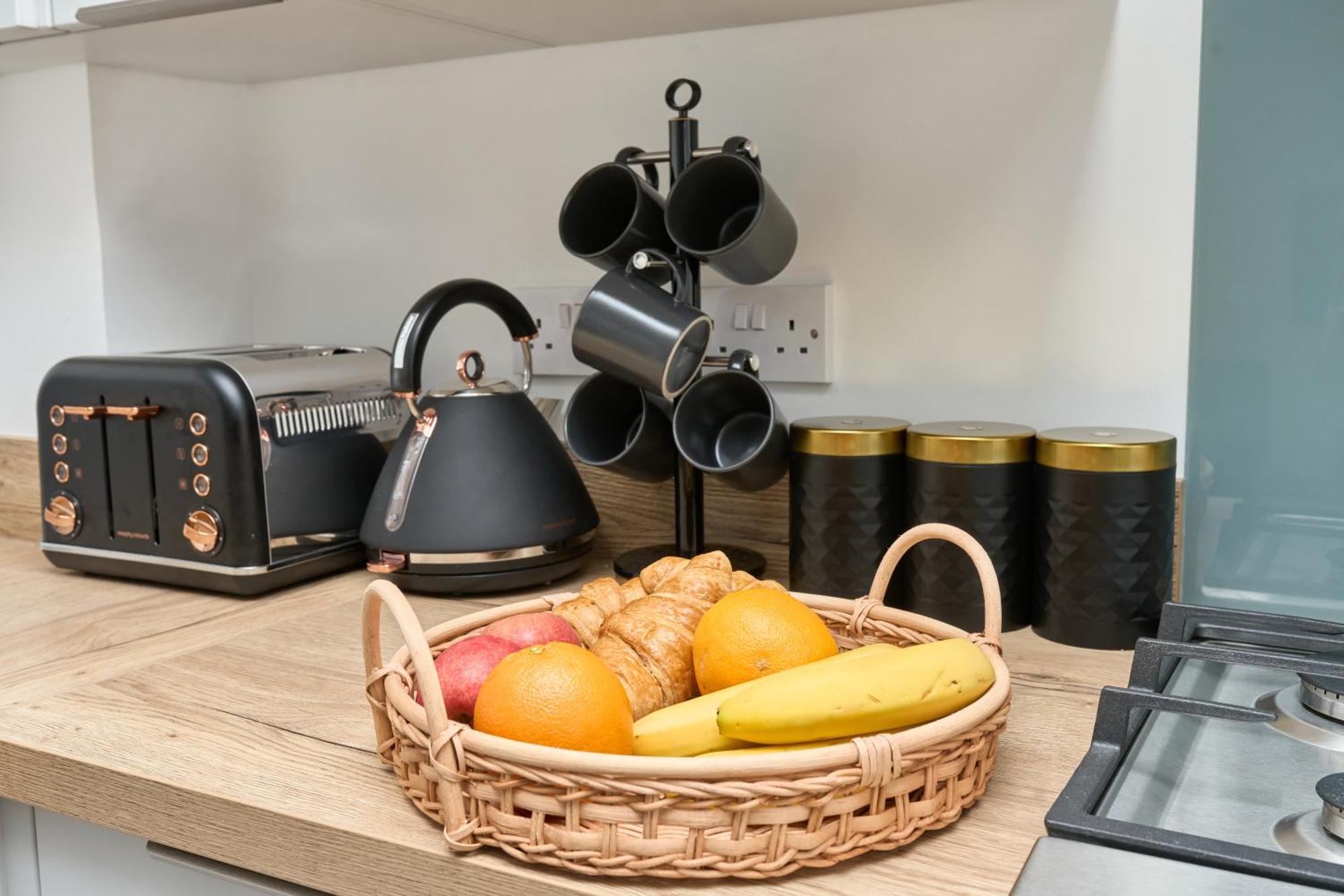 Beautiful 3 Bed Apartment In Bonchurch - Nr Ventnor - Large Outside Terrace & Parking - Dog Friendly - The Perfect Choice For Couples, Friends, Families - 5 Mins To Beach Экстерьер фото